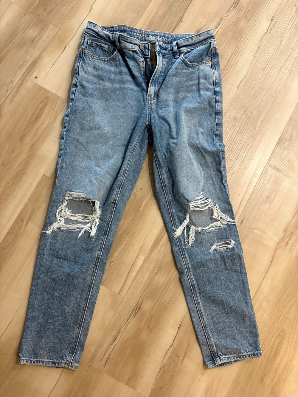 American Eagle Outfitters Light Wash Ripped strigid mom jeans